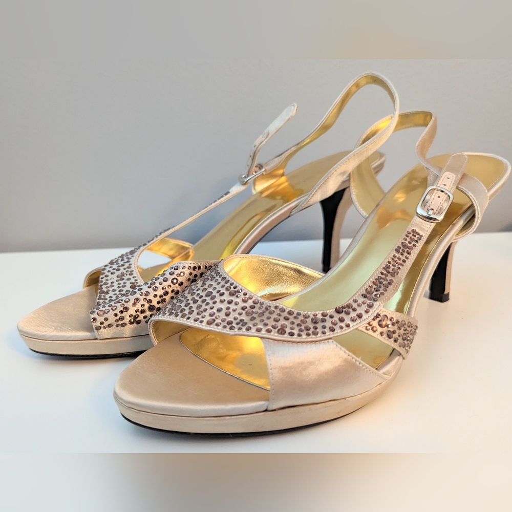 New without Box Nine West Gold 10.5 Heels